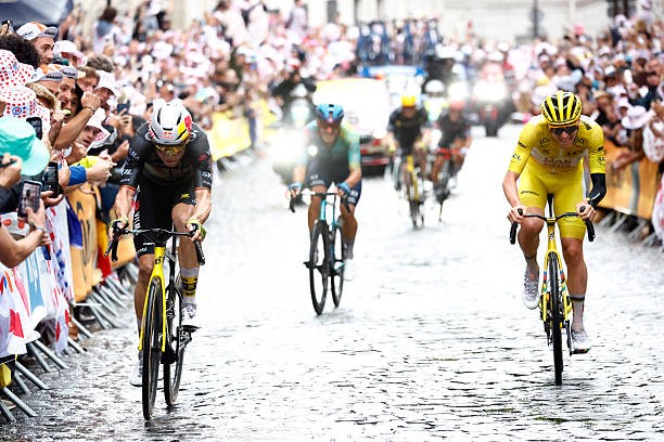 girodociclismo.com.br wout van aert revela como bateu tadej pogacar no tour coloquei pneus largos e pressao muito baixa assista o video image