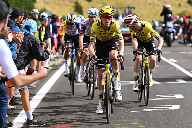 girodociclismo.com.br a uae emirates sempre leva uma estrela mesmo no meio do nada gregario de jonas vingegaard fala sobre a maior rivalidade do ciclismo mundial image 2
