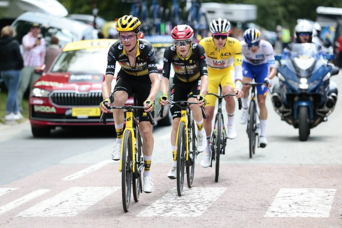 girodociclismo.com.br a uae emirates sempre leva uma estrela mesmo no meio do nada gregario de jonas vingegaard fala sobre a maior rivalidade do ciclismo mundial image 3
