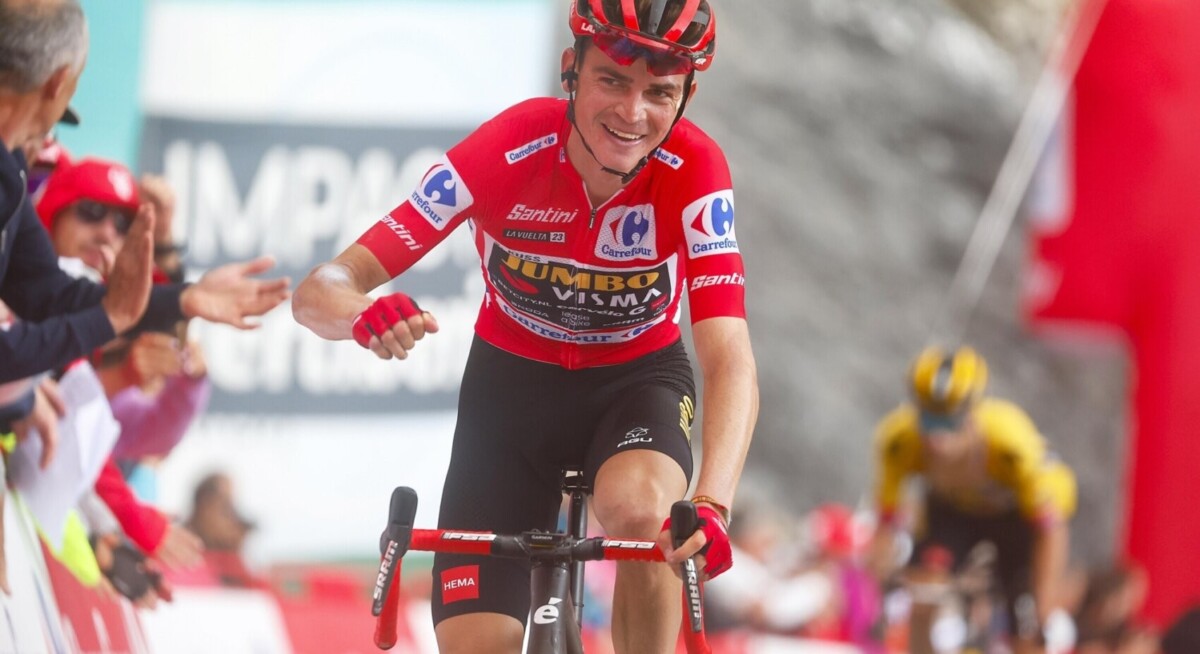 girodociclismo.com.br a uae emirates sempre leva uma estrela mesmo no meio do nada gregario de jonas vingegaard fala sobre a maior rivalidade do ciclismo mundial image