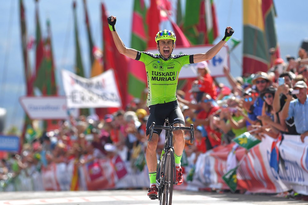 girodociclismo.com.br ciclista da ineos grenadiers sofre grave fratura vencedor de etapa da vuelta esta fora de todo o 1o semestre confira o anuncio oficial image 2