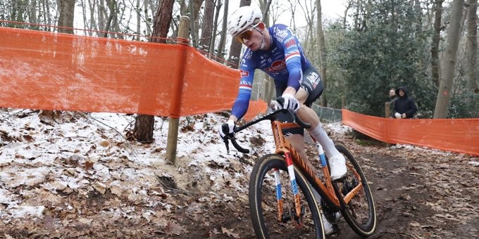 girodociclismo.com.br del grosso confirma favoritismo e repete titulo no campeonato holandes de ciclocross image 8