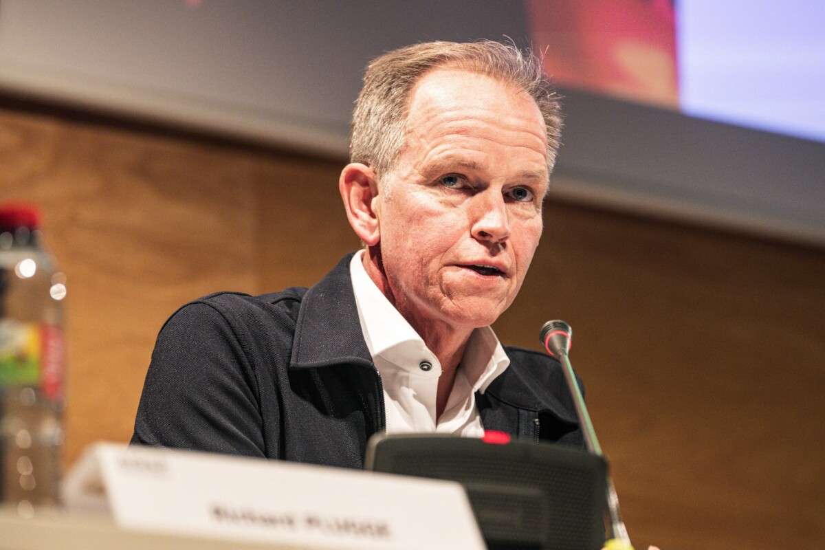 Diretor da Visma fala sobre saída de Simon Yates "se alguém diz 'quero sair' temos que aceitar", executivo fala sobre o declínio do ciclismo 1 girodociclismo.com.br diretor da visma lease a bike fala sobre saida de simon yates se alguem diz quero sair temos que aceitar executivo analisa crise no ciclismo image 1
