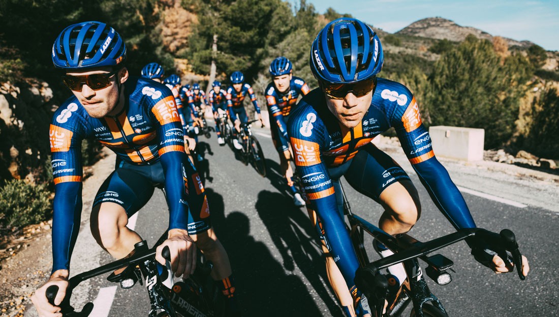 girodociclismo.com.br equipe do worldtour usara inedito sistema de airbags confira como funciona o novo sistema e o precotecao dos ciclistas image