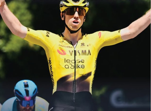 girodociclismo.com.br jay vine supera queda causada por canguru e e campeao do tour down under matthew brennan vence a 5a etapa confira os resultados e a chegada image