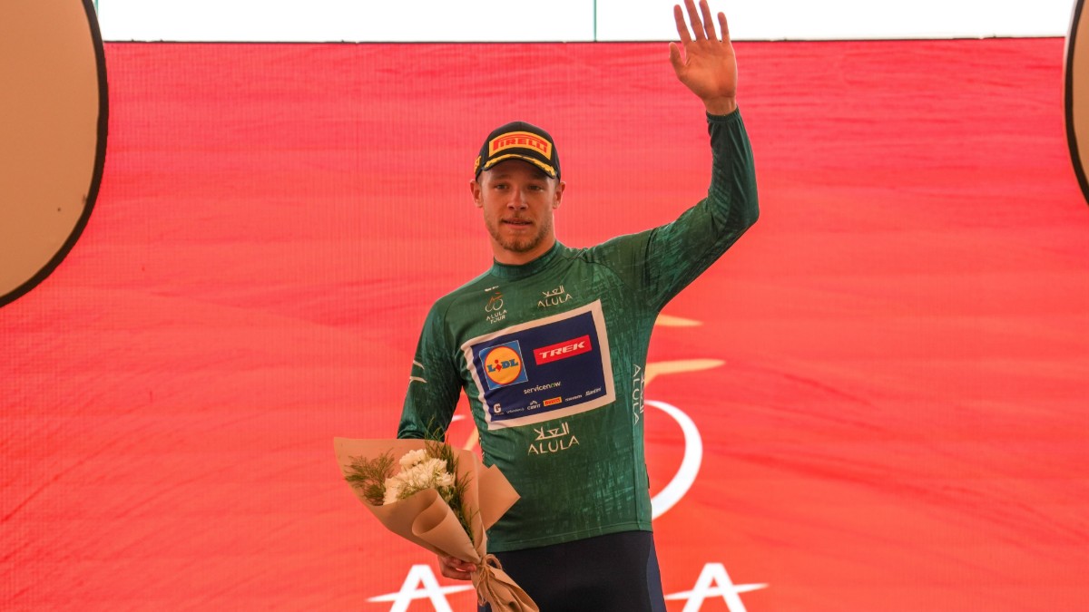 girodociclismo.com.br jonathan milan vence 1a etapa do alula tour e e lider capitao da uae emirates sofre duas quedas confira os resultados e a chegada image