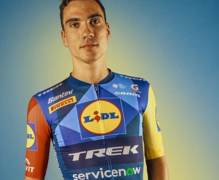 girodociclismo.com.br juan ayuso e principais nomes do ciclismo surgem com uniformes das novas equipes confira as imagens image 2