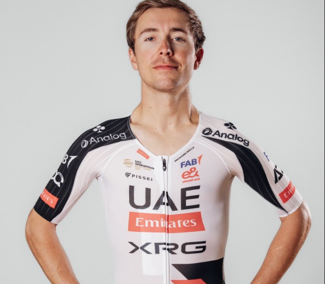 girodociclismo.com.br juan ayuso remco evenepoel e principais nomes do ciclismo surgem com uniformes das novas equipes confira as imagens image 10