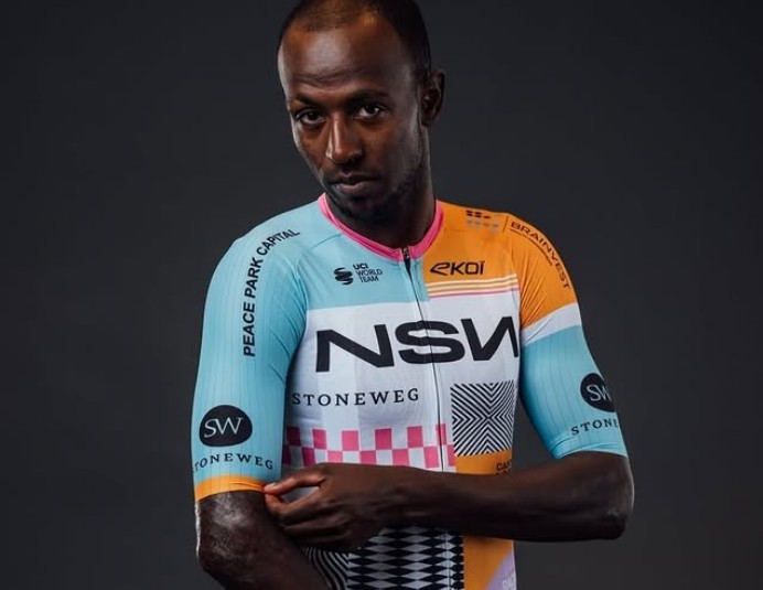 girodociclismo.com.br juan ayuso remco evenepoel e principais nomes do ciclismo surgem com uniformes das novas equipes confira as imagens image 2