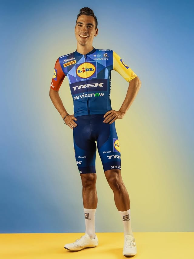 girodociclismo.com.br juan ayuso remco evenepoel e principais nomes do ciclismo surgem com uniformes das novas equipes confira as imagens image 6