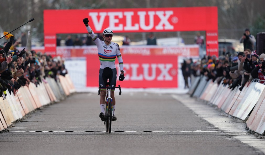 girodociclismo.com.br mathieu van der poel avassalador na copa do mundo holandes vence pela 9a vez consecutiva confira os resultados e a chegada image 9