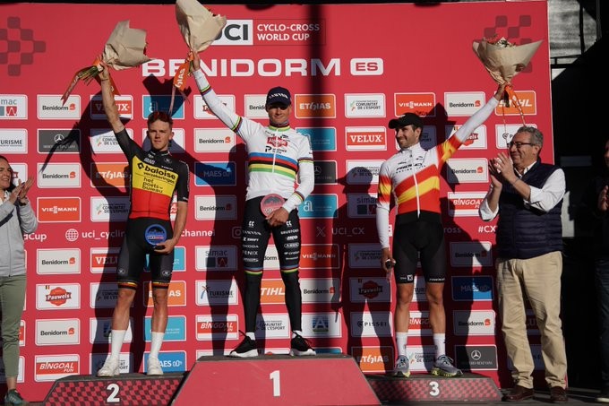 girodociclismo.com.br mathieu van der poel da show e vence e a copa do mundo de benidorm confira os resultados e a chegada image 11