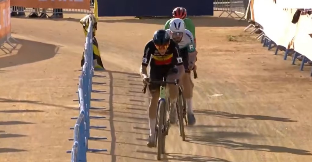 girodociclismo.com.br mathieu van der poel da show e vence e a copa do mundo de benidorm confira os resultados e a chegada image 7