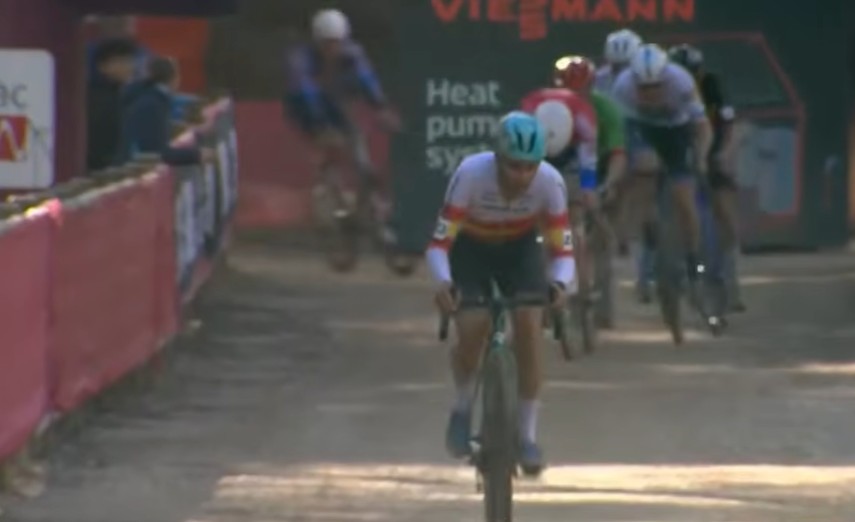 girodociclismo.com.br mathieu van der poel da show e vence e a copa do mundo de benidorm confira os resultados e a chegada image 9