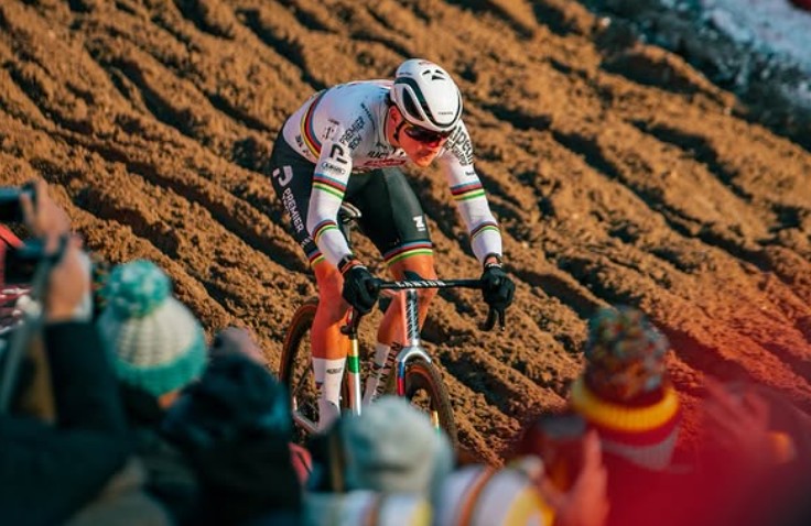 girodociclismo.com.br mathieu van der poel descreve a vitoria na copa do mundo muitas outras grandes vitorias virao assista o video image 2
