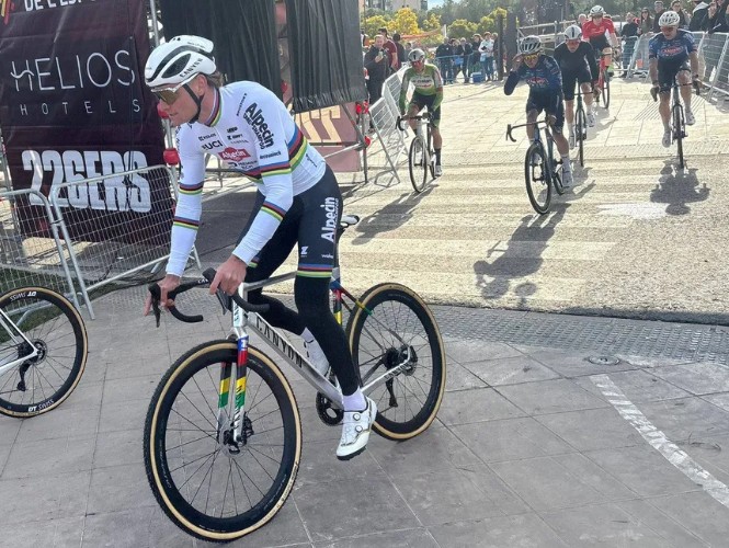 girodociclismo.com.br mathieu van der poel fala antes da largada da copa do mundo tive que convencer meu treinador essa foi a parte mais dificil image 5