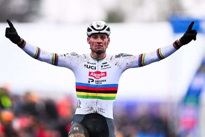 girodociclismo.com.br mathieu van der poel inicia ano com vitoria holandes supera queda e vence o gp sven nys confira os resultados e a chegada image 10