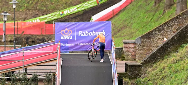 girodociclismo.com.br mathieu van der poel sofre queda durante reconhecimento do mundial de ciclocross confira o video image 3