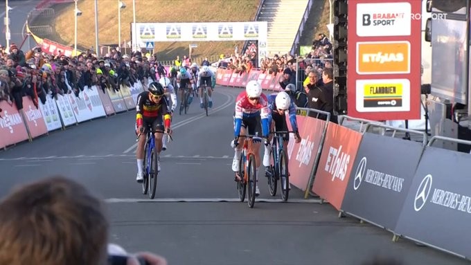 girodociclismo.com.br mathieu van der poel vence copa do mundo de hoogerheide e holandes estabelece recorde antes do mundial confira os resultados e a chegada image