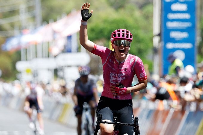 girodociclismo.com.br noemi ruegg bate 3 ciclistas da uae e vence o tour down under 2026 confira os resultados e a chegada image