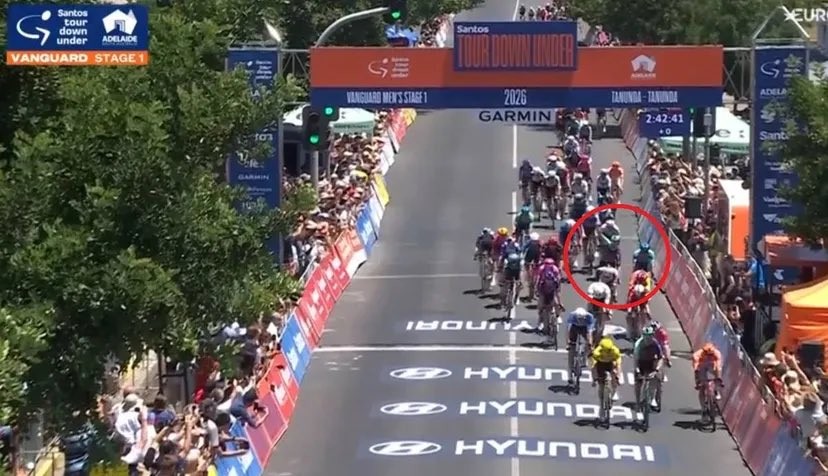 girodociclismo.com.br primeiro cartao amarelo da temporada 2026 e aplicado no ciclismo profissional image