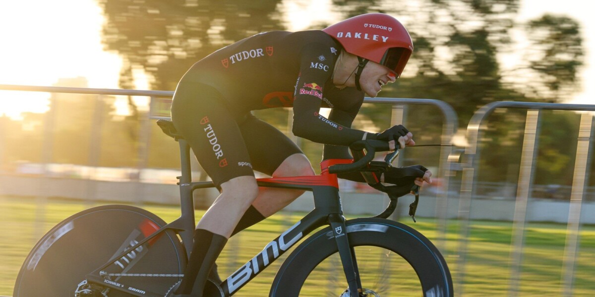 girodociclismo.com.br samuel watson vence o prologo e assume a primeira lideranca do santos tour down under 2026 image 3