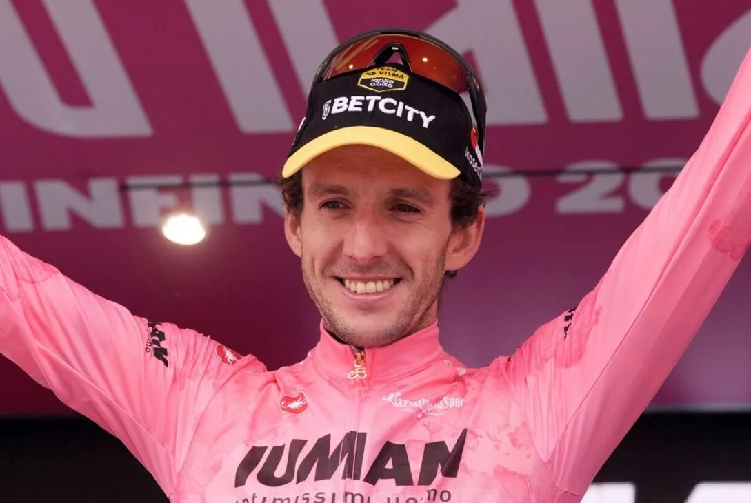 girodociclismo.com.br somente van der poel e pogacar estao fora desta pressao a aposentadoria de simon yates e o peso do ciclismo moderno image 2