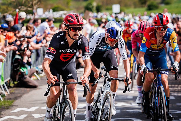 girodociclismo.com.br tadej pogacar costuma dominar mas sempre ha incertezas julian alaphilippe projeta como superar o campeao mundial assista o video image