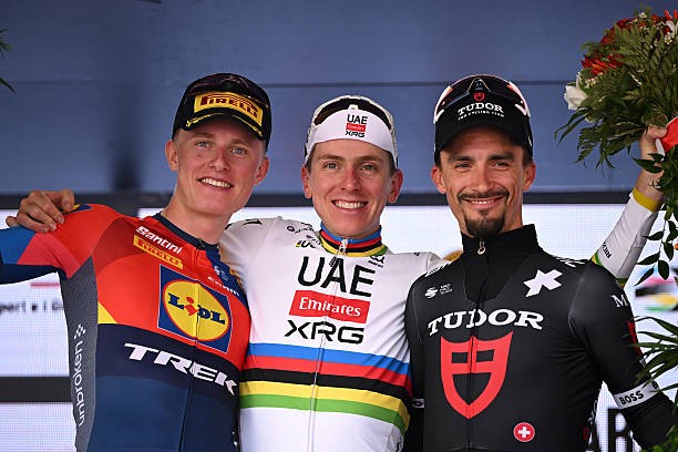 girodociclismo.com.br tadej pogacar costuma dominar mas sempre ha indecisoes julian alaphilippe projeta 2026 e como superar o campeao mundial assista o video image 3