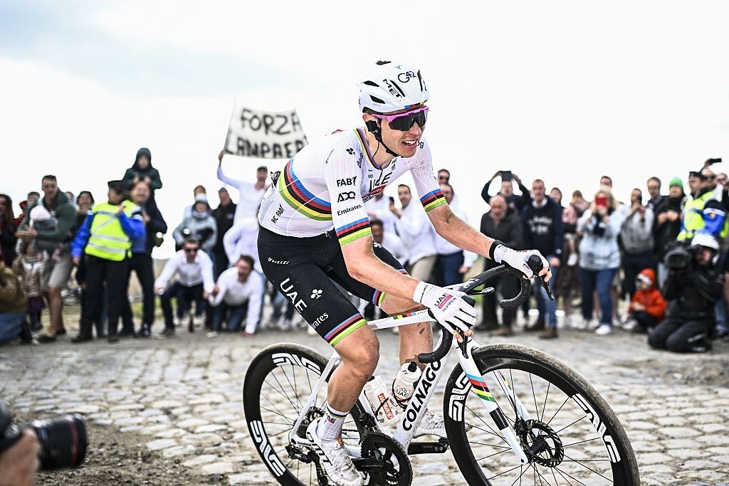 girodociclismo.com.br tadej pogacar disse quero melhorar ainda mais esse recorde ciclista da uae emirates da detalhes sobre quebra do recorde no coll de rates image 2