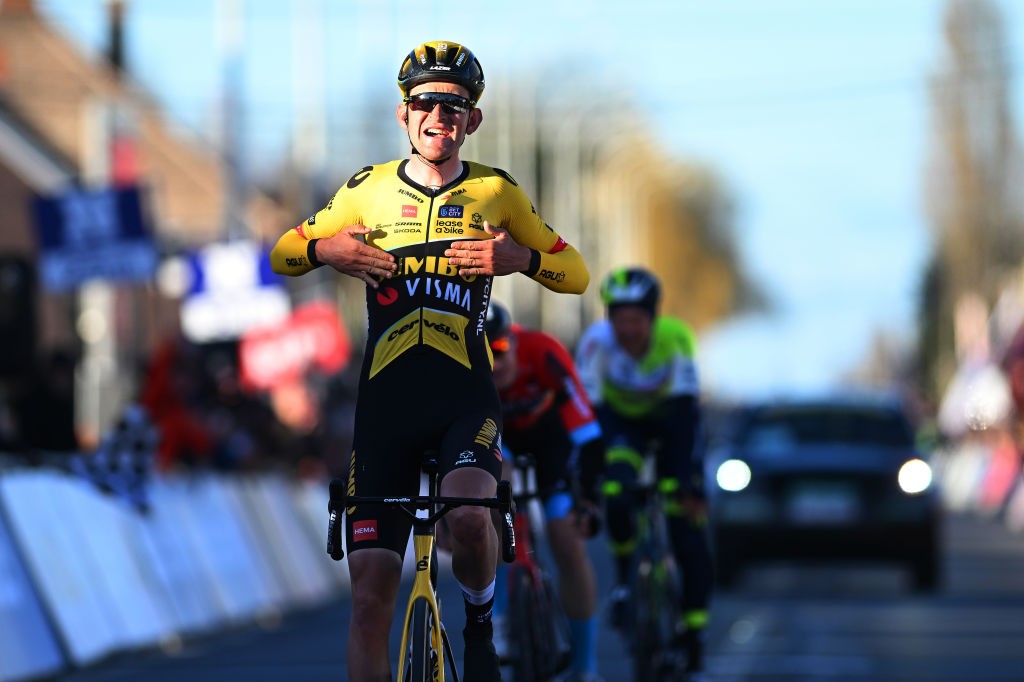 girodociclismo.com.br temos que sair da frente quando pogacar e van der poel estao nao entendo isso ex gregario de jonas vingegaard critica a postura do pelotao image 1