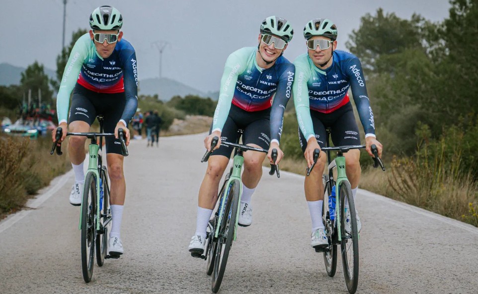 girodociclismo.com.br temos que sair da frente quando pogacar e van der poel estao nao entendo isso ex gregario de jonas vingegaard critica a postura do pelotao image