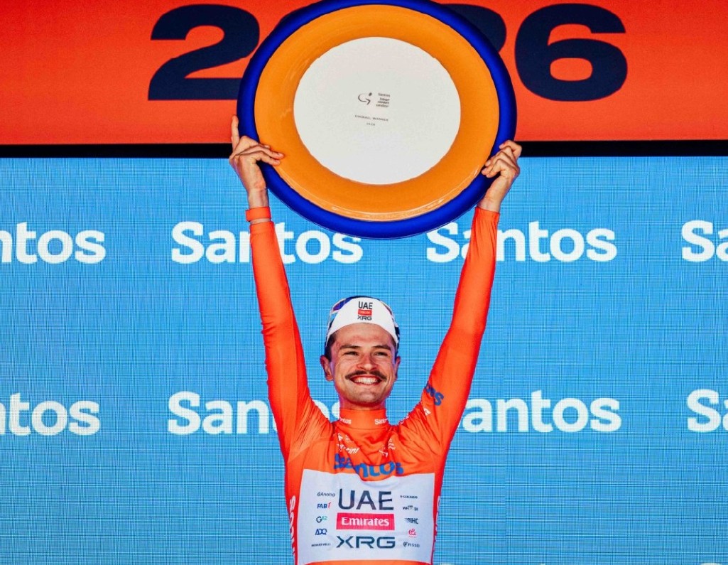 girodociclismo.com.br tivemos cada vez mais azar durante a corrida jay vine analisa a semana caotica da uae emirates no tour down under mesmo com vitoria assista o video image 2