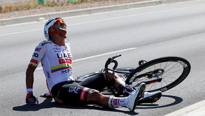 girodociclismo.com.br tivemos cada vez mais azar durante a corrida jay vine analisa a semana caotica da uae emirates no tour down under mesmo com vitoria assista o video image