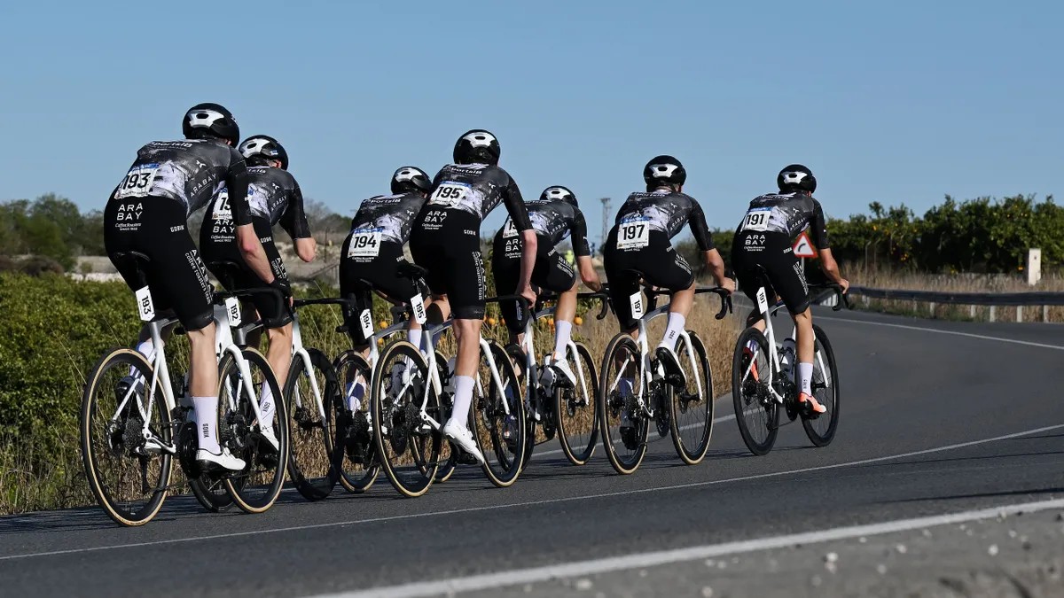 girodociclismo.com.br tradicional equipe espanhola anuncia saida do cenario continental da uci nao se deve a razoes desportivas nem a falta de apoio afirma time image 1