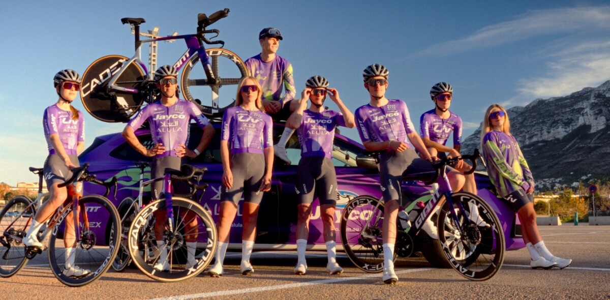 girodociclismo.com.br uniformes do worldtour 2026 tradicao inovacao e novas identidades no pelotao image 1
