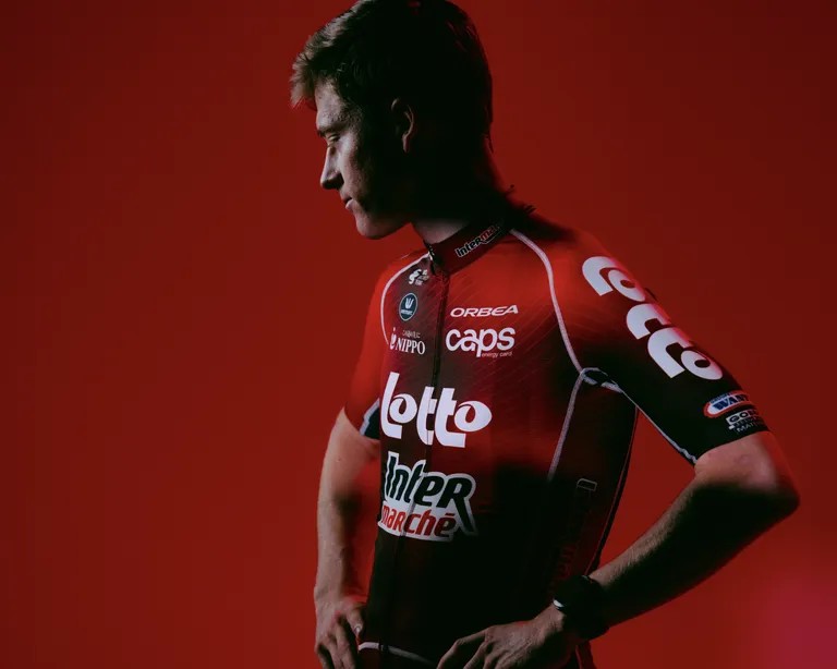 girodociclismo.com.br uniformes do worldtour 2026 tradicao inovacao e novas identidades no pelotao image 4