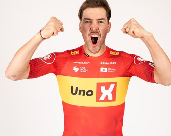 girodociclismo.com.br uniformes do worldtour jayco alula apresenta novo kit confira todos os novos uniformes para 2026 image 12