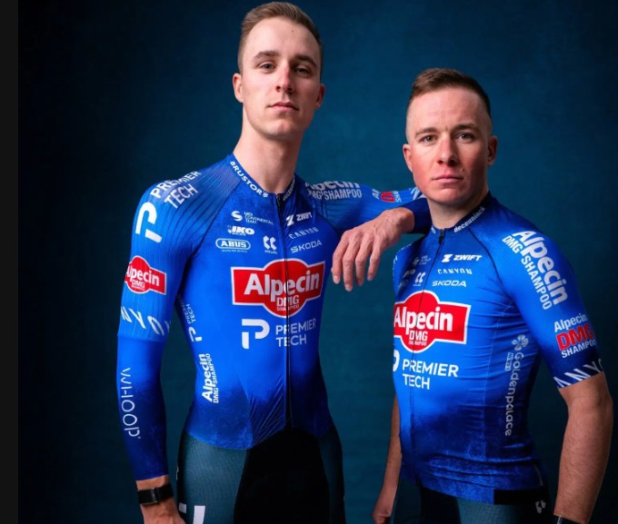 girodociclismo.com.br uniformes do worldtour jayco alula apresenta novo kit confira todos os novos uniformes para 2026 image 3