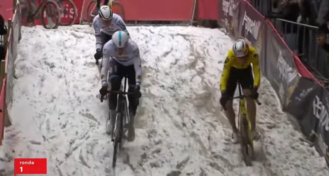 girodociclismo.com.br van der poel domina o snowcross de mol apos queda de van aert image 1