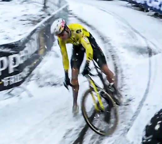 girodociclismo.com.br wout van aert fala sobre fratura no tornozelo e projeto retorno tive que tirar o pe do pedal com a mao assista a entrevista image 3