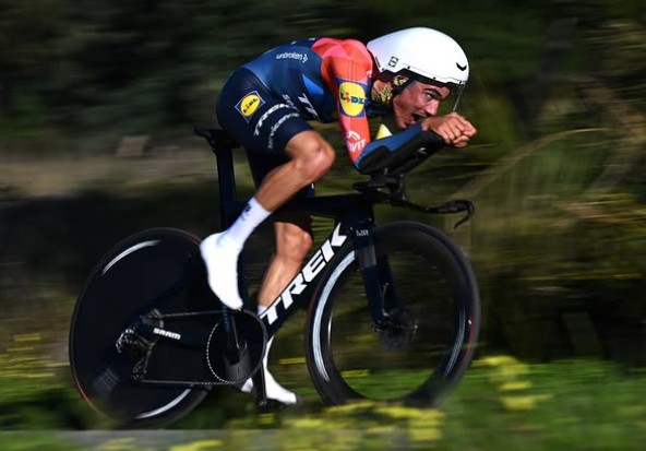 girodociclismo.com.br ayuso volta a vestir a camisa amarela e comenta responsabilidade antes da 4a etapa da volta ao algarve image
