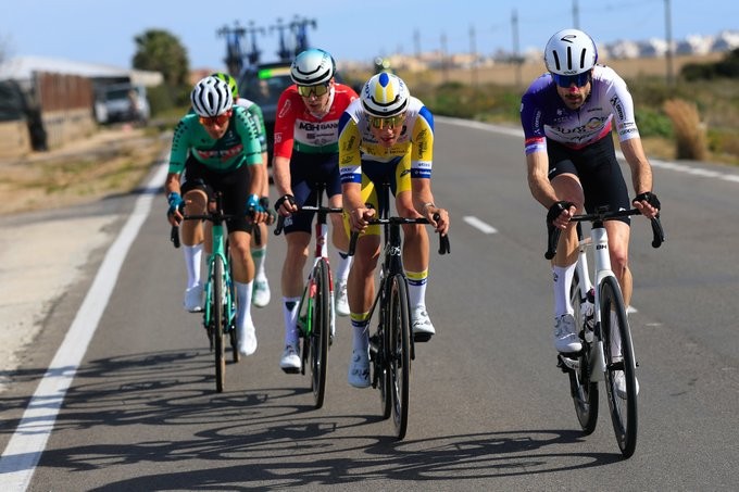 girodociclismo.com.br biniam girmay bate grandes nomes e vence a clasica de almeria assista a chegada e confira os resultados image 4
