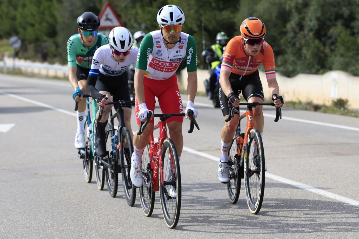 girodociclismo.com.br biniam girmay vence a 1a etapa da volta a valencia remco evenepoel e lider confira os resultados e a chegada image 1