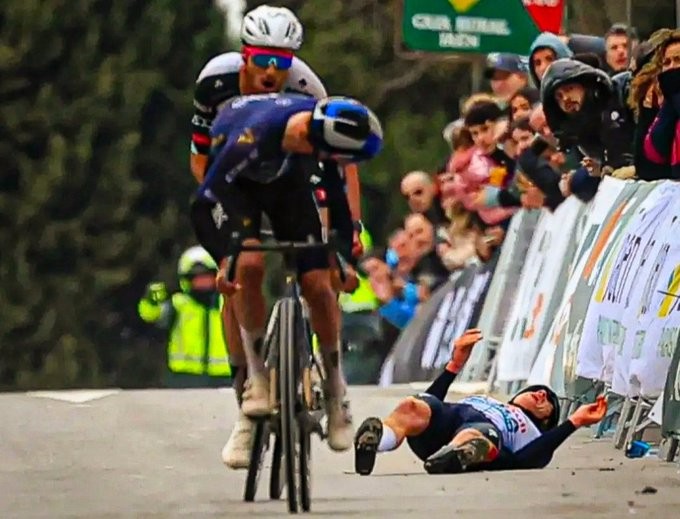 girodociclismo.com.br capitao da red bull bora tem grave fratura confirmada apos queda na clasica jaen acidente provocou a desclassificacao de ciclista da uae emirates image 1