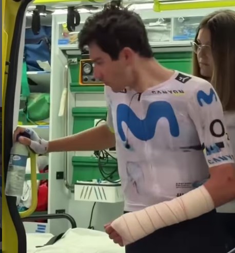 girodociclismo.com.br cian uijtdebroeks abandona a volta a valencia ciclista da bahrain victorious tambem envolvido na queda tem fratura confirmada image 1
