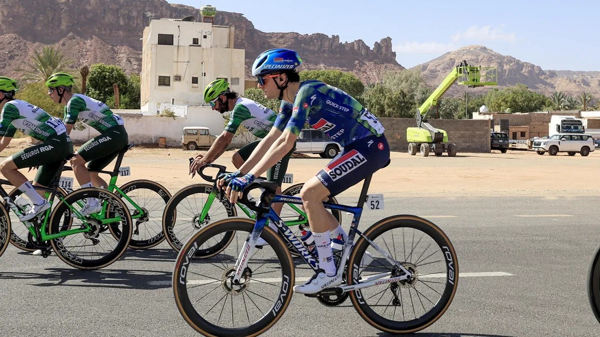girodociclismo.com.br ciclista da soudal quick step e atropelado durante treino ele vinha por tras a mais de 100 kmh confira as imagens e o relato do ciclista image 2