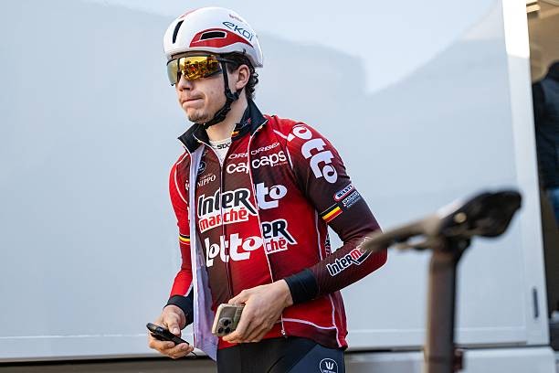 girodociclismo.com.br com tadej pogacar e van der poel na largada nao tenho chance jovem prodigio belga revela motivo de ausencia em monumento image 1