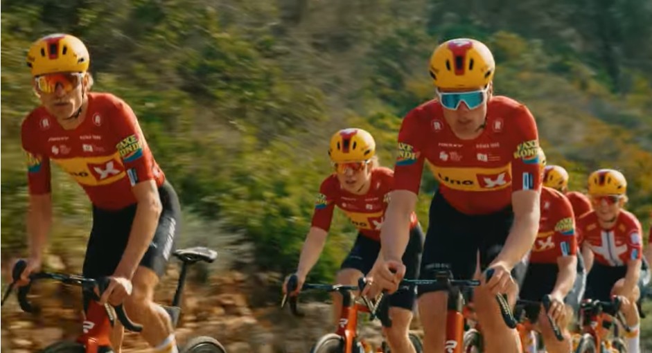girodociclismo.com.br equipe do worldtour estreia novo patrocinador na omloop nieuwsblad assista o video image 2