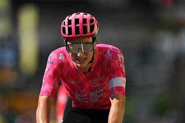girodociclismo.com.br equipe do worldtour sofre forte reves na vespera time perde capitao ef education perde neilson powless para as classicas da primavera apos cirurgia no joelho image 2
